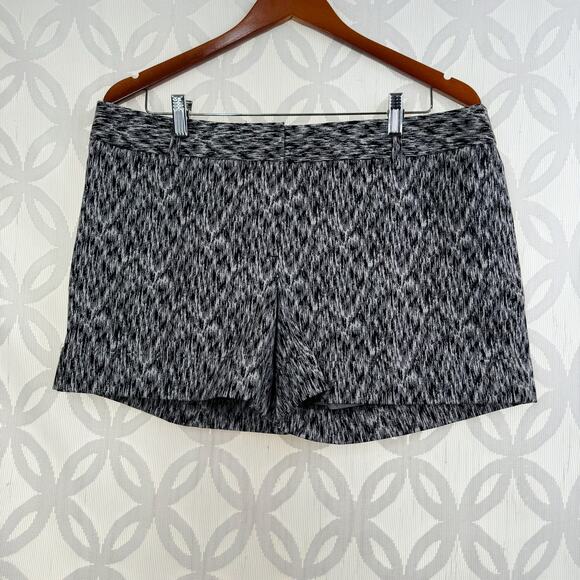 Express Stretch Printed Black and White Chino Shorts Size 12 NWT - Picture 2 of 8